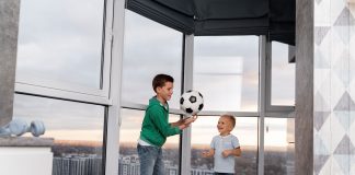 Ferestre din aluminiu cu geam termoizolant: Un standard esențial pentru clădirile eco-friendly