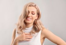 Cum sa repari varfurile uscate fara sa tai parul, rutina completa cu Milk Shake